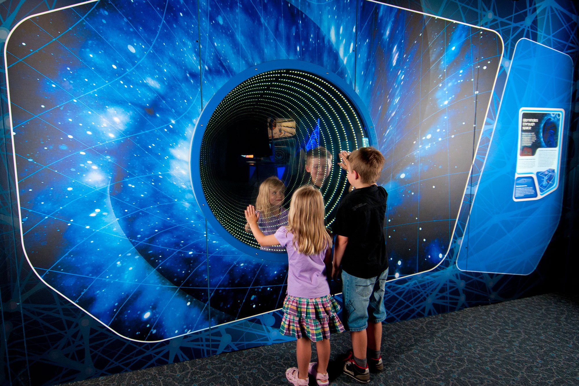 체험형 과학 전시 (Interactive Science Exhibits)